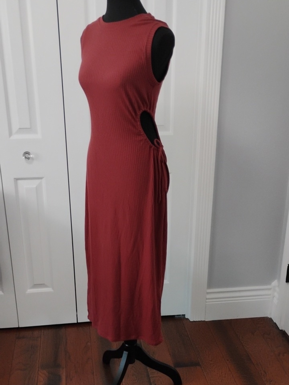 Abercrombie & Fitch Sleeveless Side-Tie Cutout Maxi Dress in Rust Red